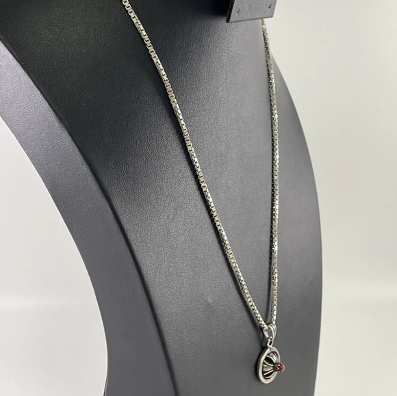 19.1g Sterling Silver box chain 19.75" w free pendant. Beautiful 925 chain 2mm - Picture 10 of 14